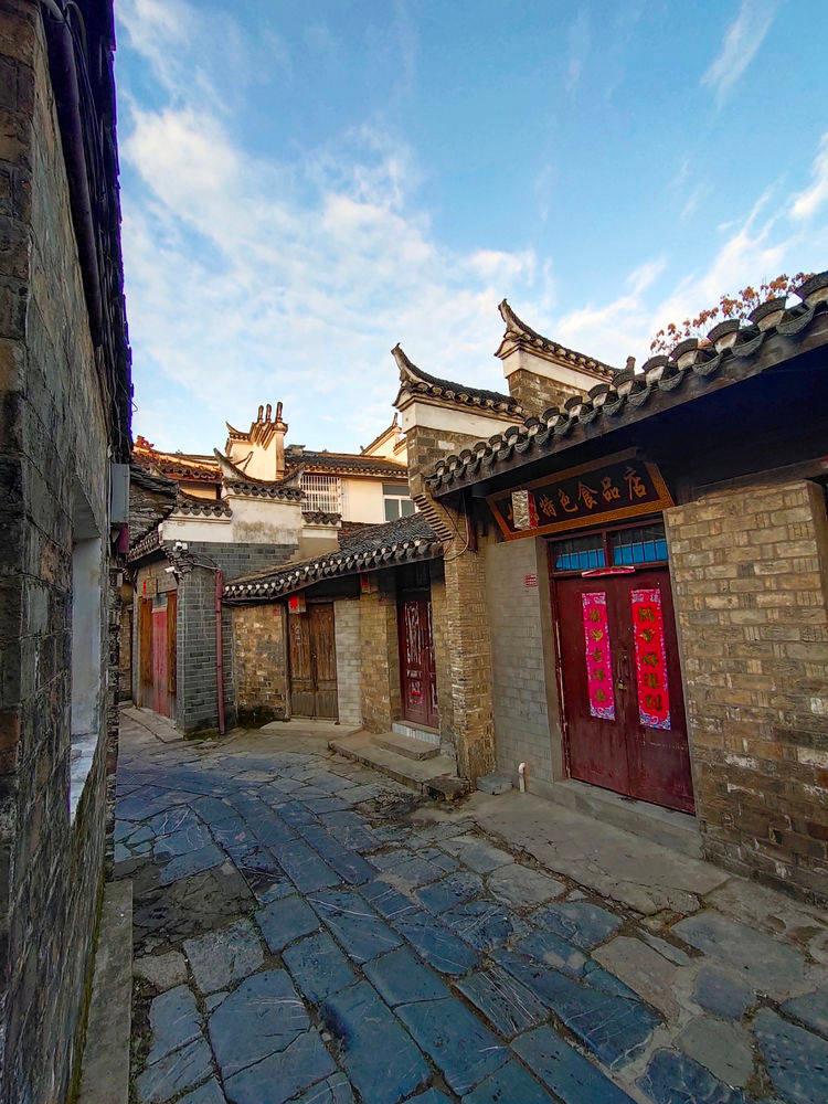 中国是否担忧红海局势影响外贸出口?商务部:密切跟踪相关动态